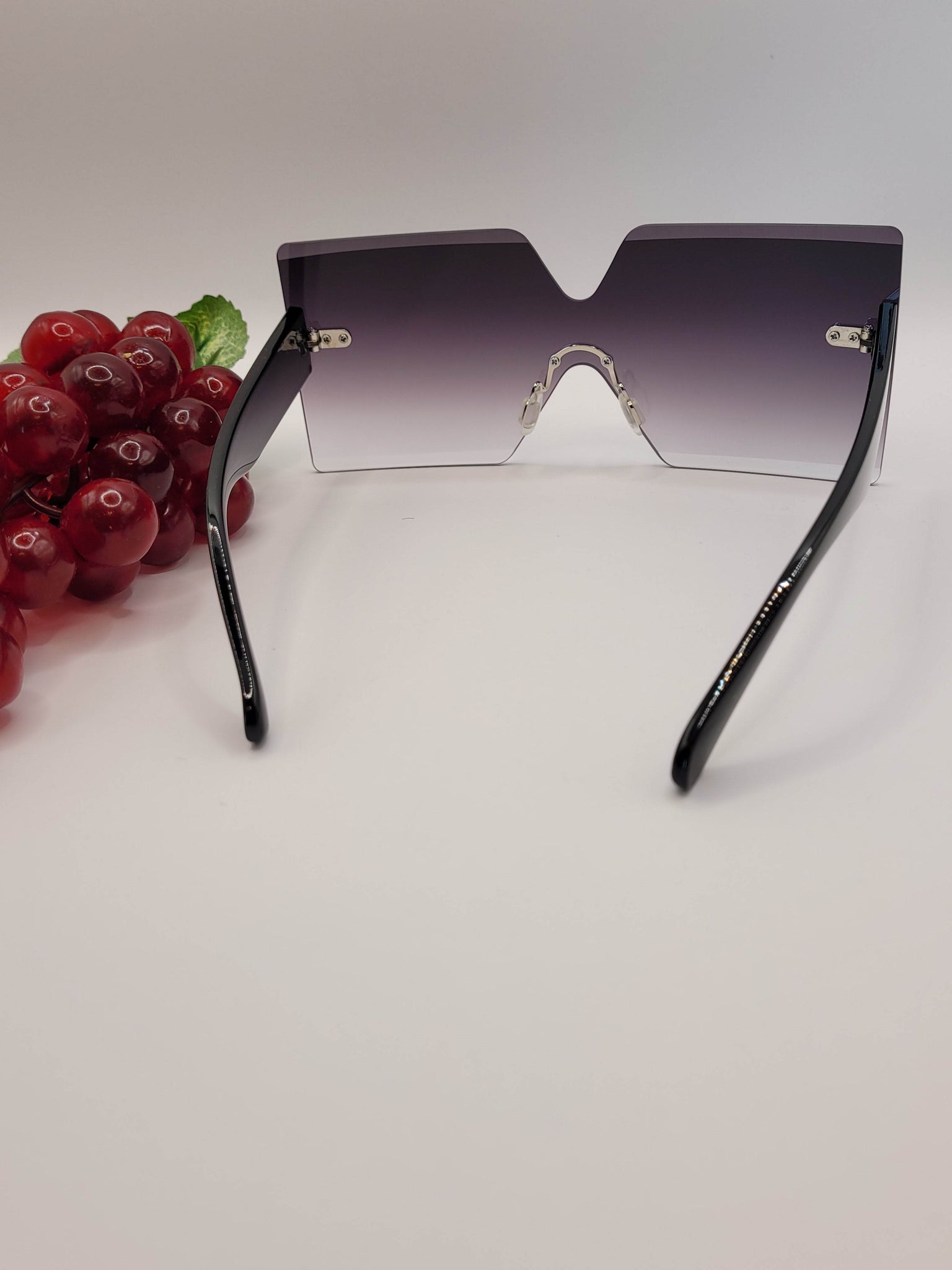 Unisex Retro Purple Grapes Colored Fashion Sunglasses