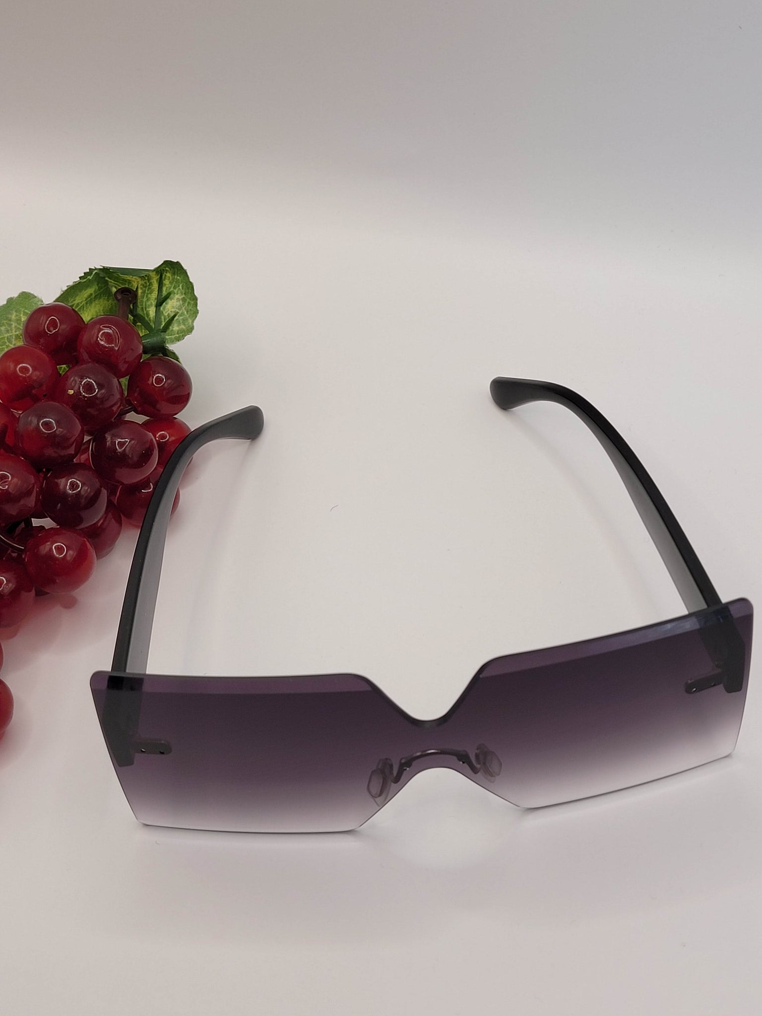 Unisex Retro Purple Grapes Colored Fashion Sunglasses