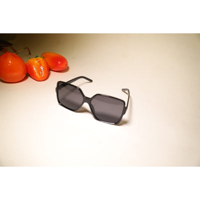 Black Sunglasses Retro Vibes | Linda Clay